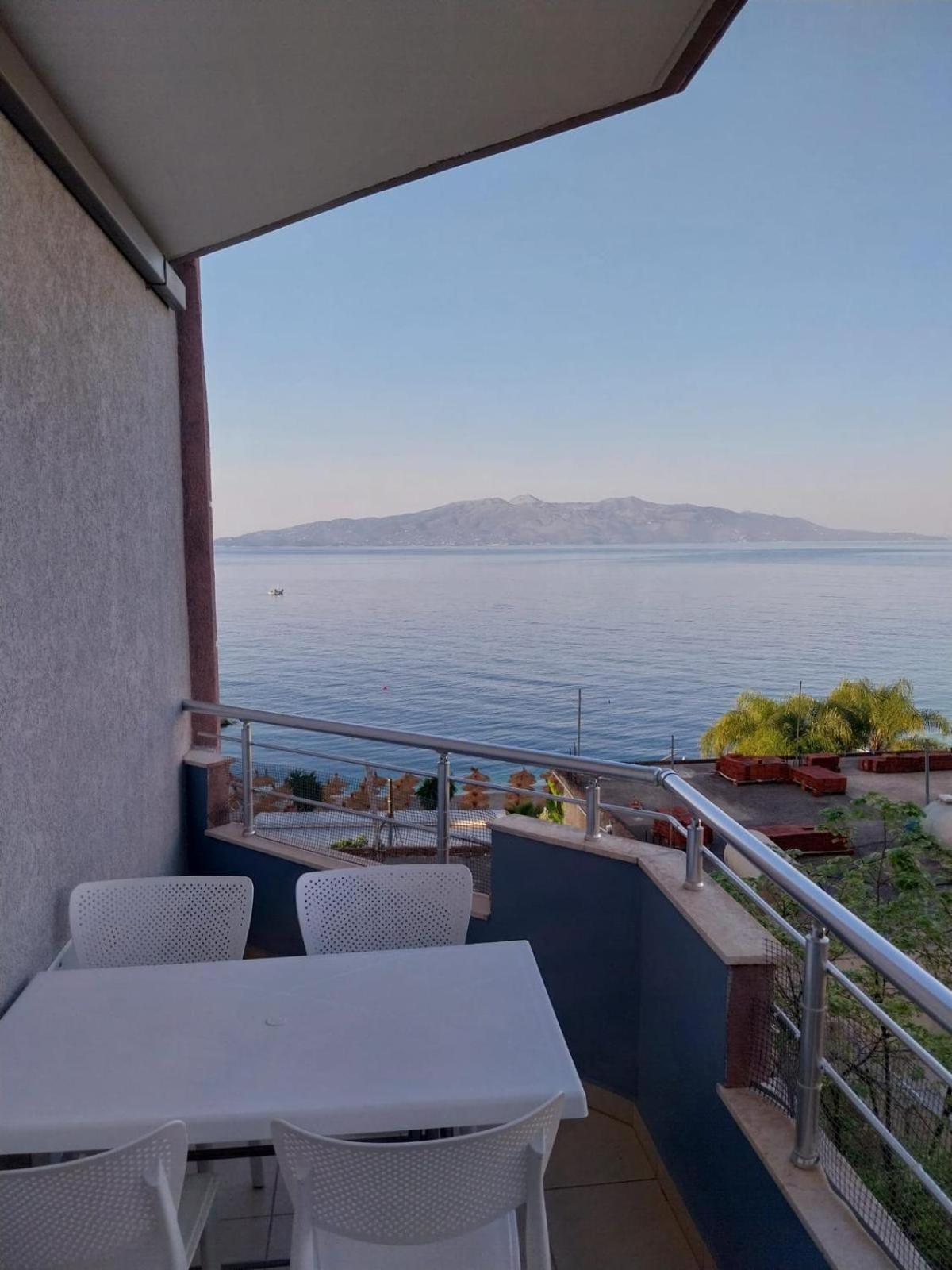 Susy Sea View Apartment Sarandë Buitenkant foto