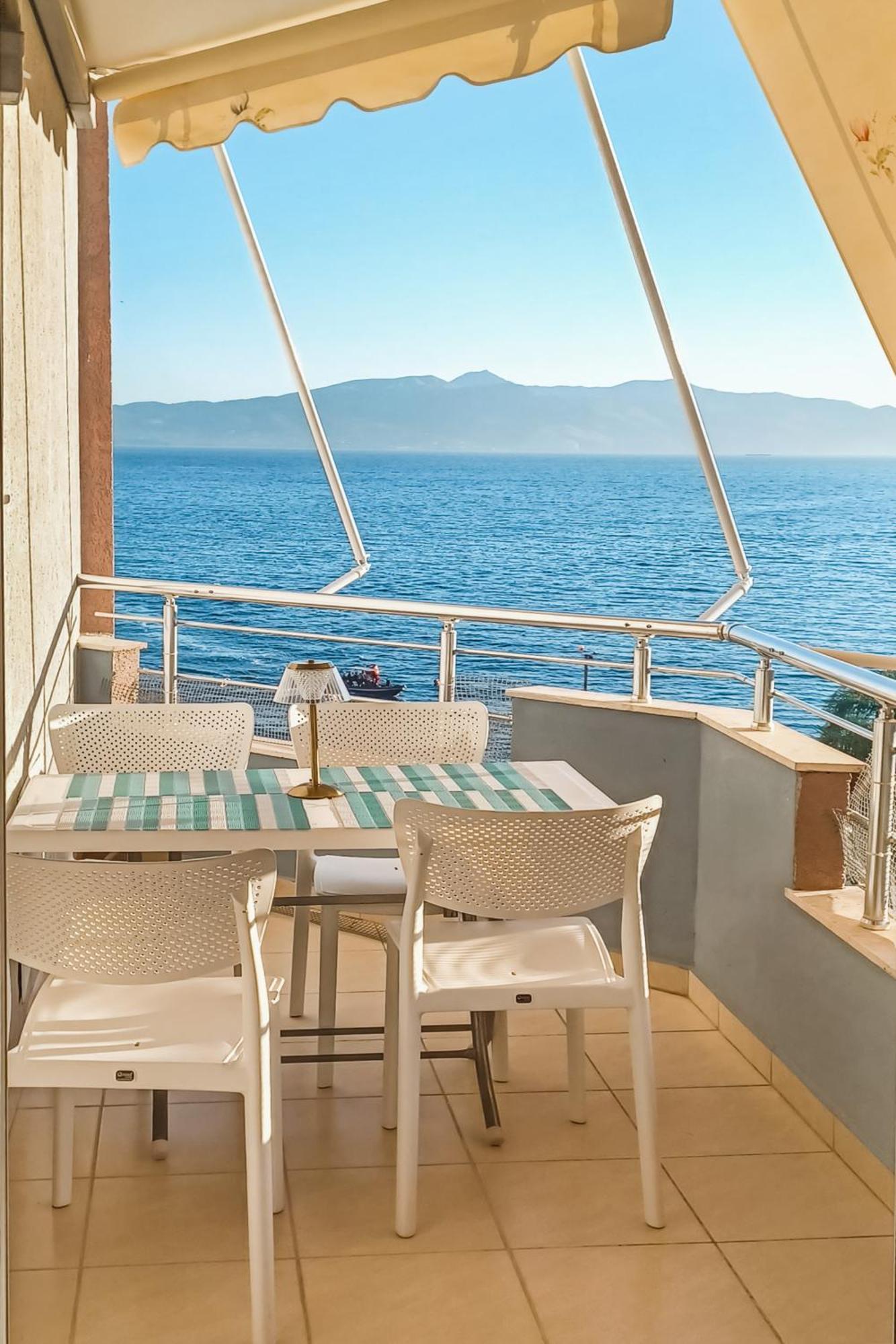 Susy Sea View Apartment Sarandë Buitenkant foto